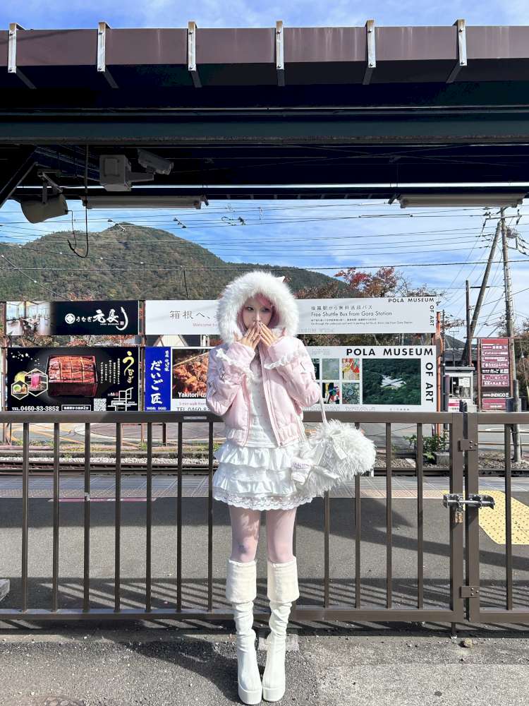 Detachable Hat Black Pink Two Tone Suit【s0000014679】