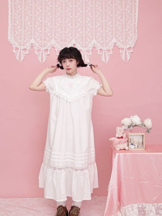 Triangular neckline pleated white dress【s0000012850】