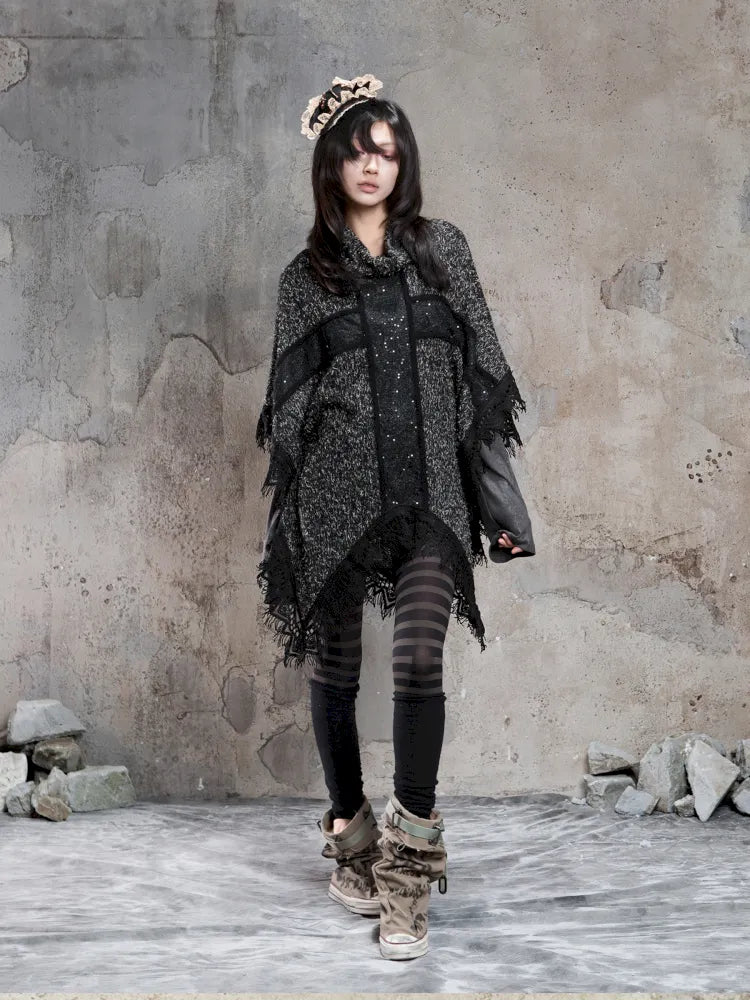 Asymmetrical fringe detailing on a niche knit top【s0000014136】