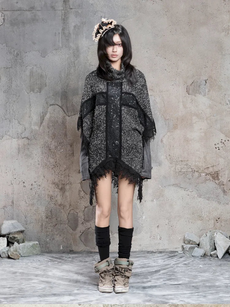 Asymmetrical fringe detailing on a niche knit top【s0000014136】