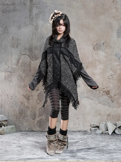 Asymmetrical fringe detailing on a niche knit top【s0000014136】