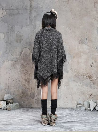 Asymmetrical fringe detailing on a niche knit top【s0000014136】