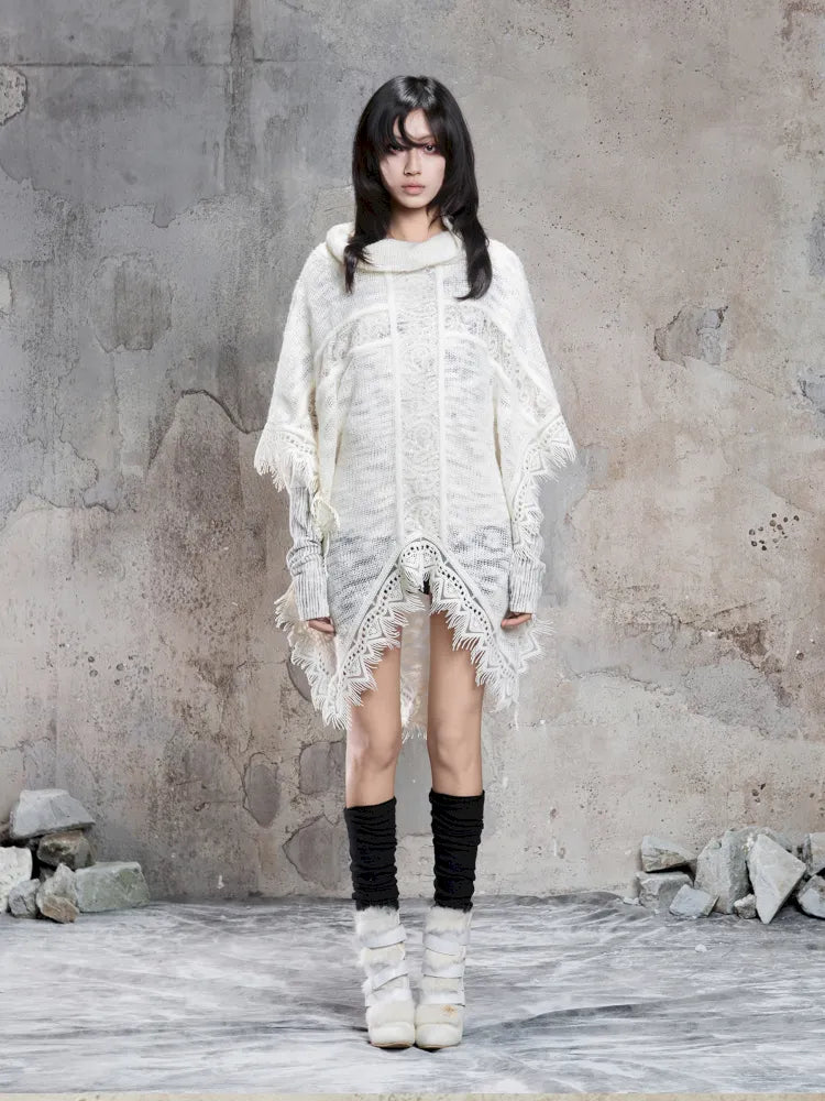 Asymmetrical fringe detailing on a niche knit top【s0000014136】