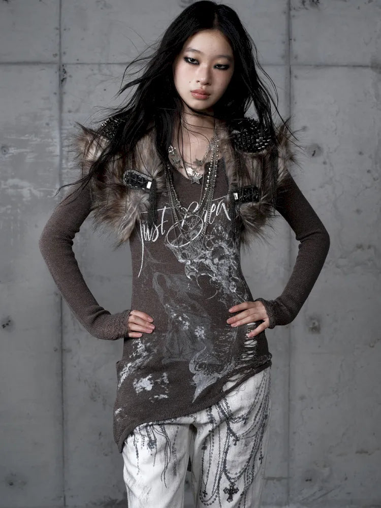 Slim-Fit V-Neck Long-Sleeve Knit Top【s0000013947】