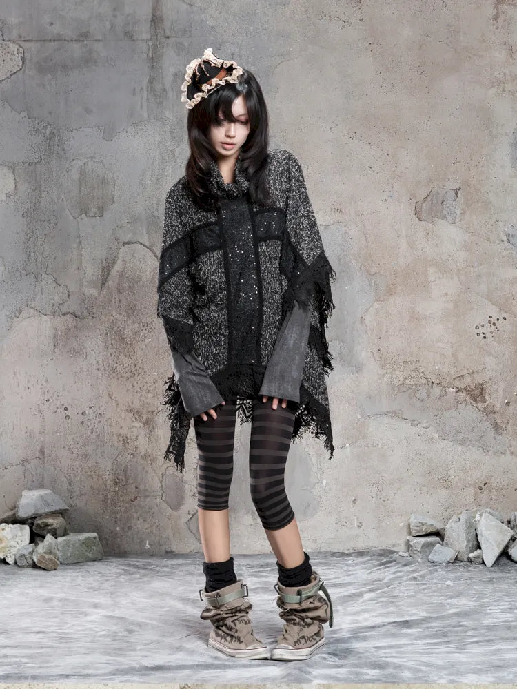 Asymmetrical fringe detailing on a niche knit top【s0000014136】