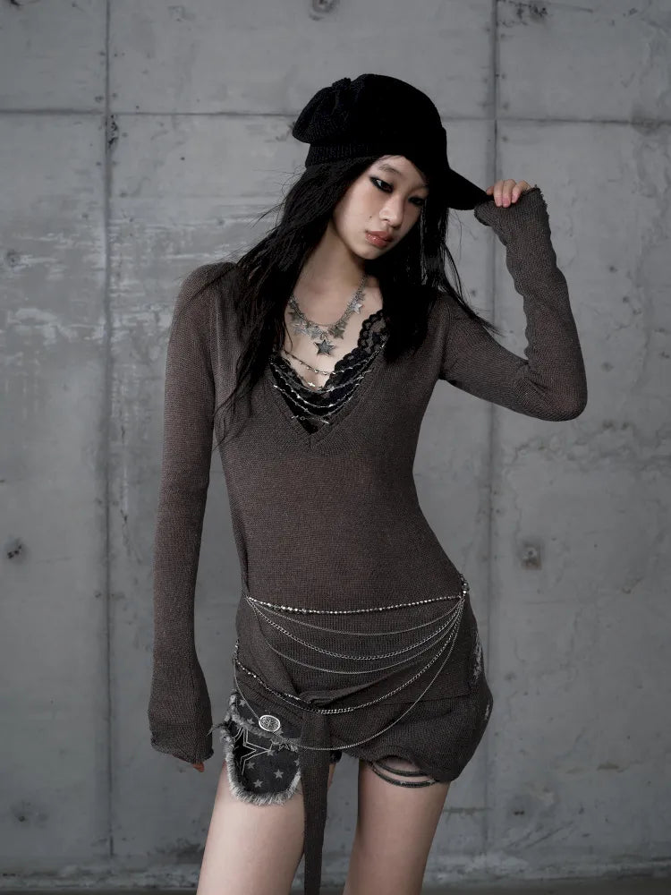 Slim-Fit V-Neck Long-Sleeve Knit Top【s0000013947】