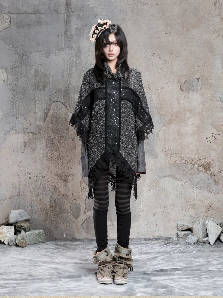 Asymmetrical fringe detailing on a niche knit top【s0000014136】