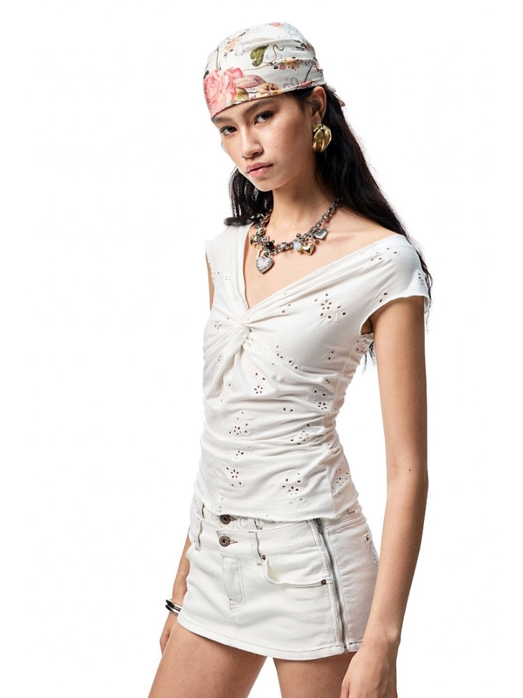 Hollow Jacquard Knot Front Flutter Sleeve V-Neck Blouse【s0000012915】