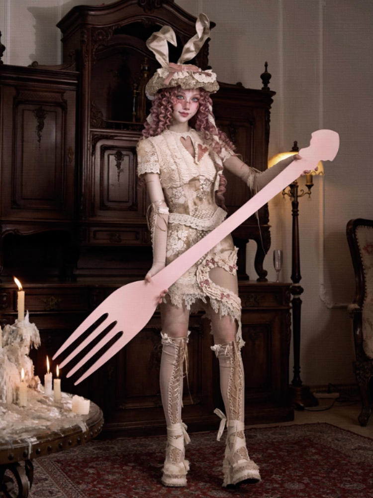 Elegant Vintage Crew Neck Love Cut-Out Lace Short Sleeve Tops【s0000013575】