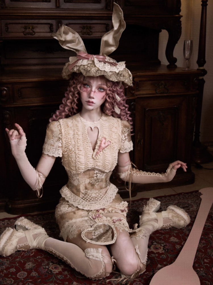 Elegant Vintage Crew Neck Love Cut-Out Lace Short Sleeve Tops【s0000013575】