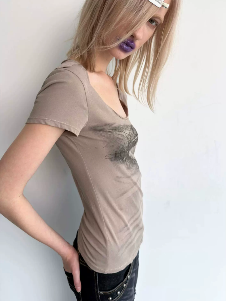 Scoop Neck Millennium Vision Print Slim Fit T-Shirt【s0000017168】