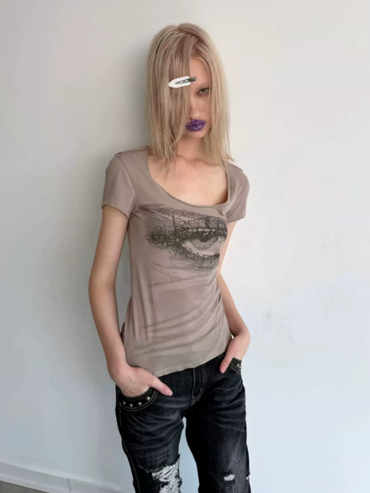 Scoop Neck Millennium Vision Print Slim Fit T-Shirt【s0000017168】