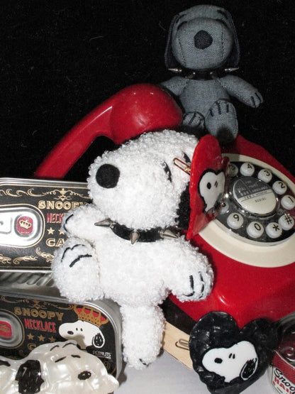 1JINN STUDIO x Snoopy Collaboration Studded Collar Authentic Snoopy Dog Figure Keychain【s0000018117】