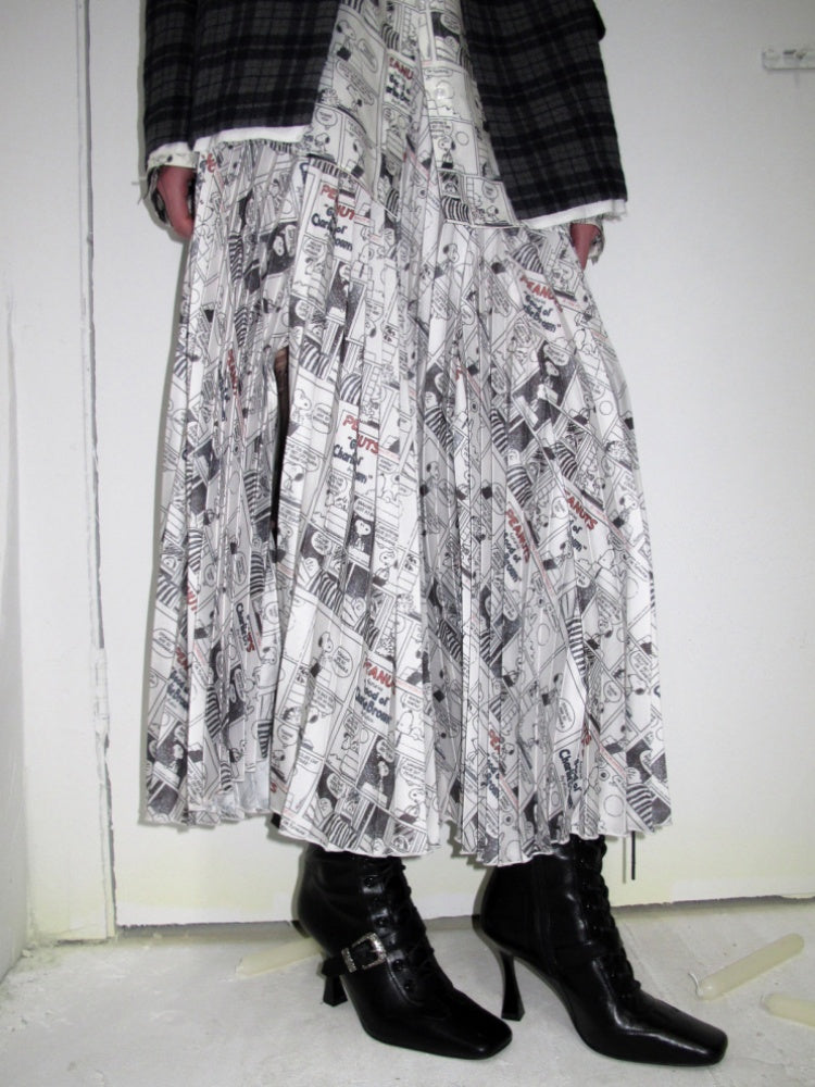 1JINN STUDIO x Snoopy Collaboration Newspaper Full-Print Pleated Midi Skirt【s0000018630】